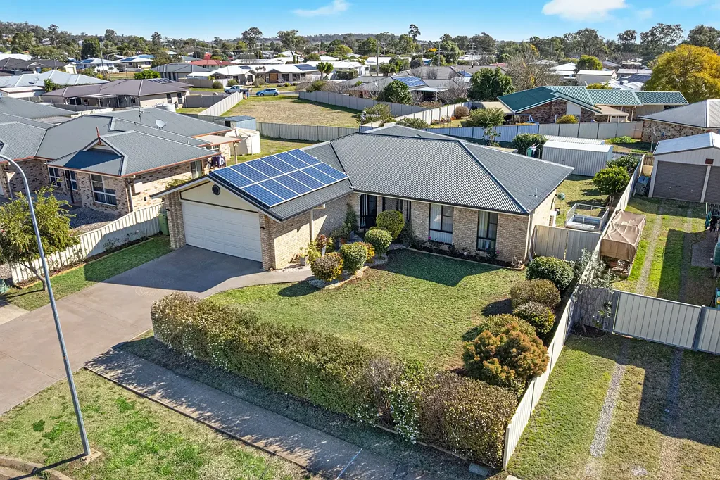 Oakey 4બેડરૂમ This Family Home Ticks Every Box