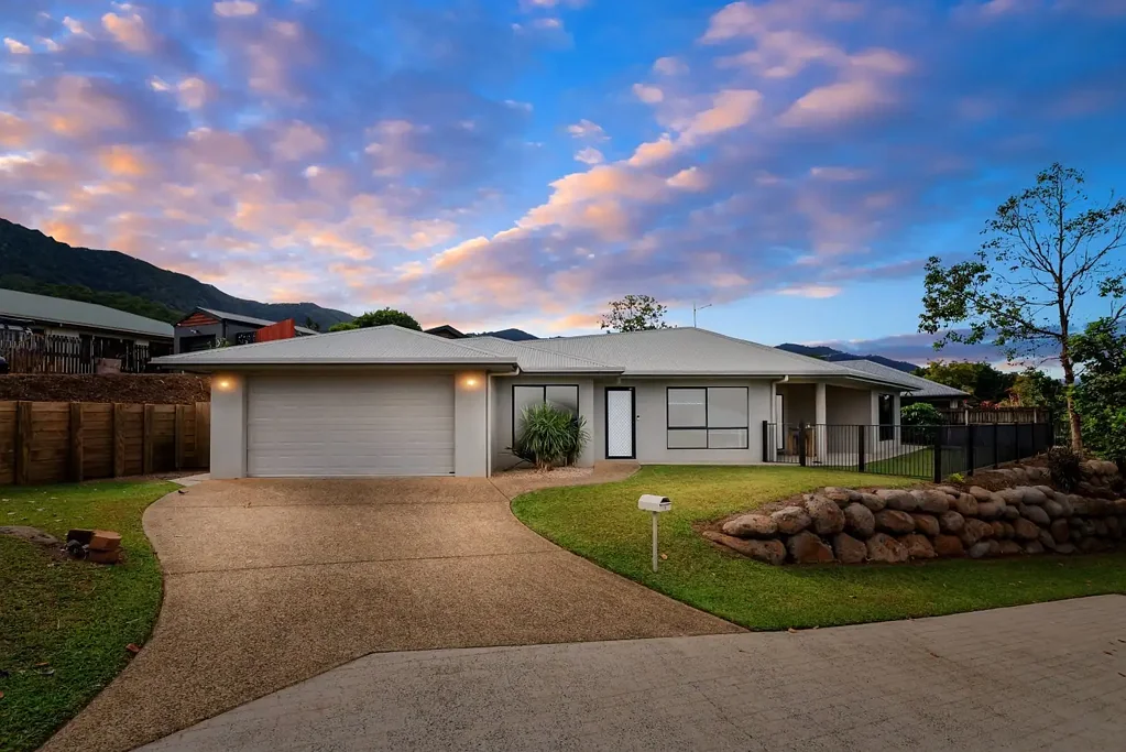 Bentley Park 4 Bedroom Freshly Painted and Move-In Ready in an Elevated Position