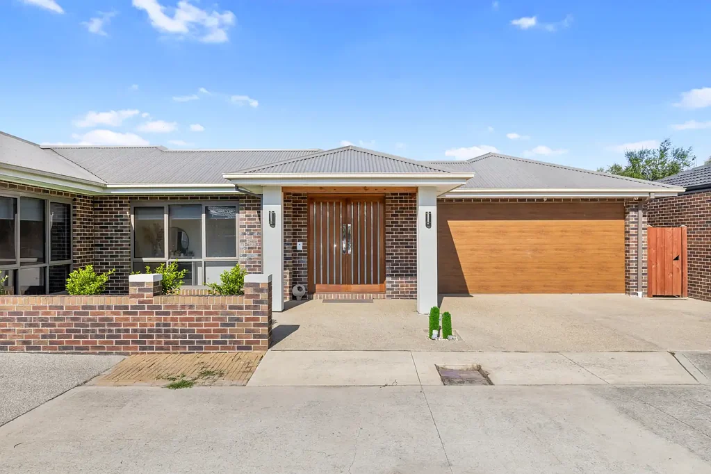 Mickleham 5ห้องนอน A True Masterpiece | Approx. 32 Squares Built on 475sqm Land.