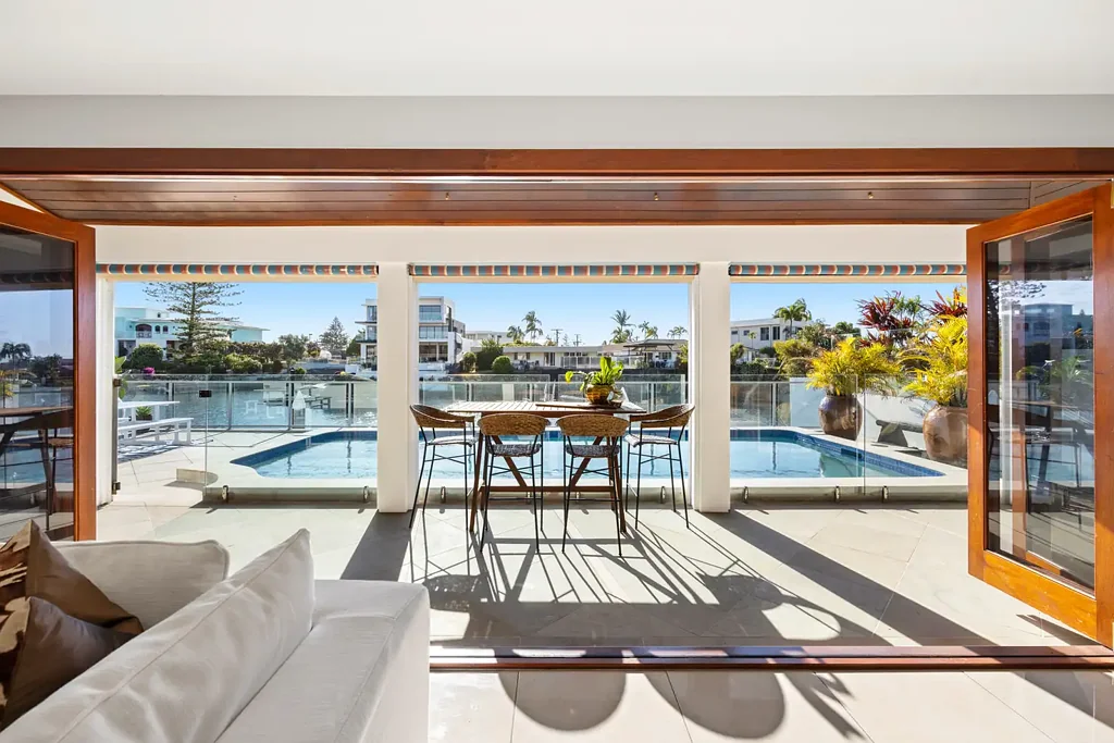 Surfers Paradise 3Zimmer Rare Single-Level Waterfront Sanctuary