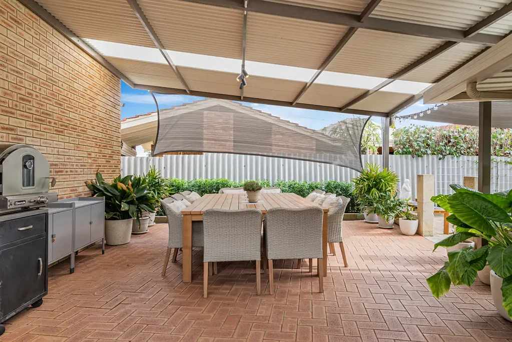 Kingsley 3房  Stunning Home With Workshop!