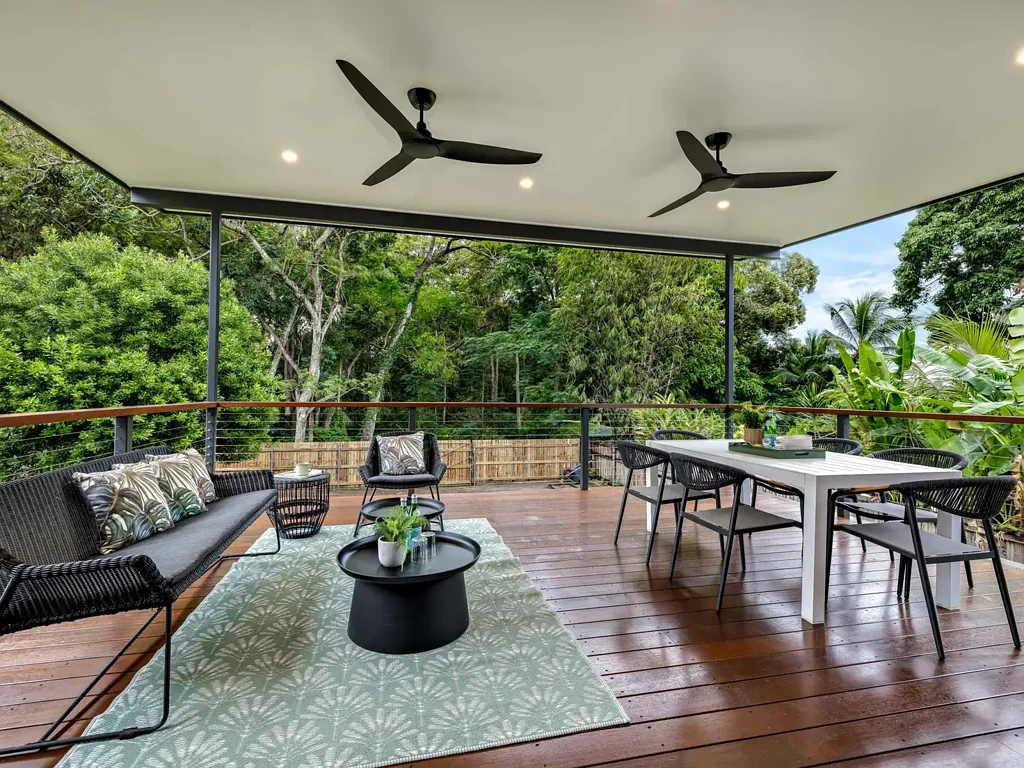 Machans Beach 3房  Sun, Space & Sea Breeze — Renovated Living at Machans Beach