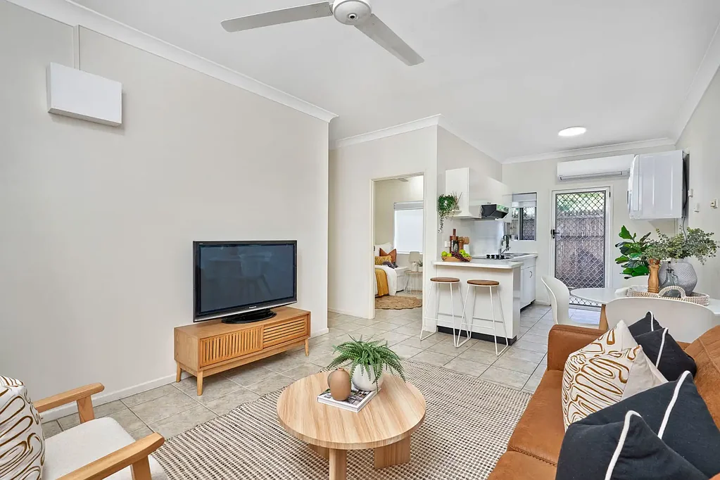 Bungalow 2 Bedroom Ground Floor Unit with Private Courtyard & 7.8% ROI