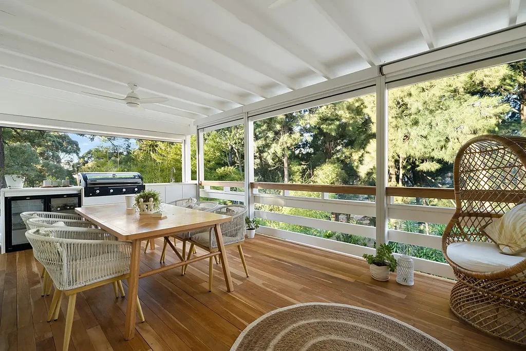 Bexley 4 Bedroom Stunning Beachside Style Home In the Suburbs