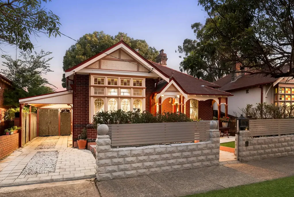 Strathfield 5Zimmer Charming Home with Modern Elegance & Strategic Development Potential
