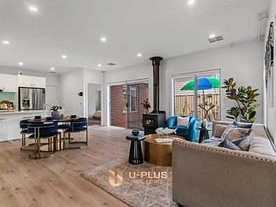 1/8 Berry Avenue, Mitcham, VIC 3132, 3 chambres, 2 salles de bain, Townhouse