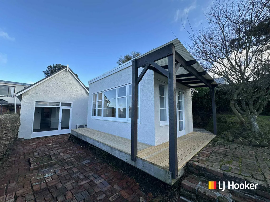 Spacious, redecorated and an inner city location!
