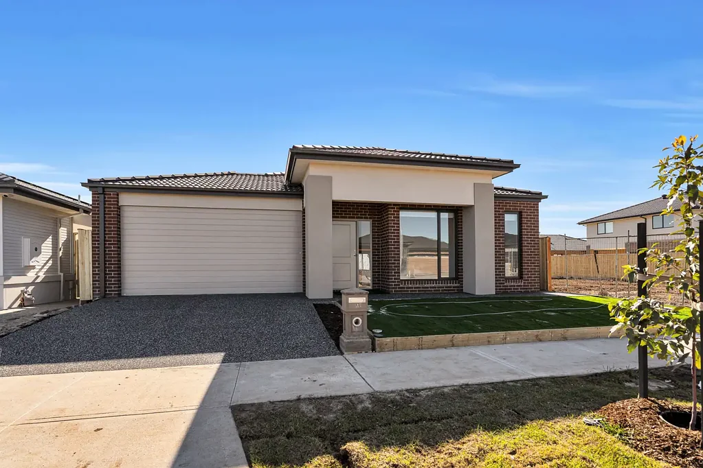 NEWLY BUILT HOME FOR RENT IN TARNEIT