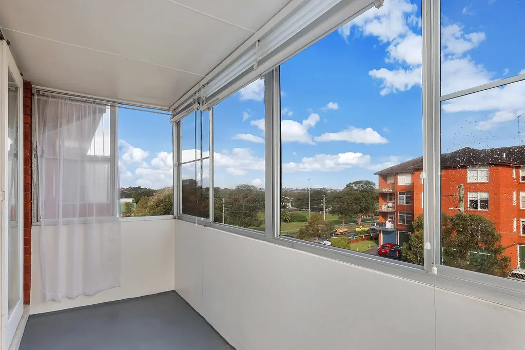 Spacious Top-Floor Apartment Just Moments from UNSW