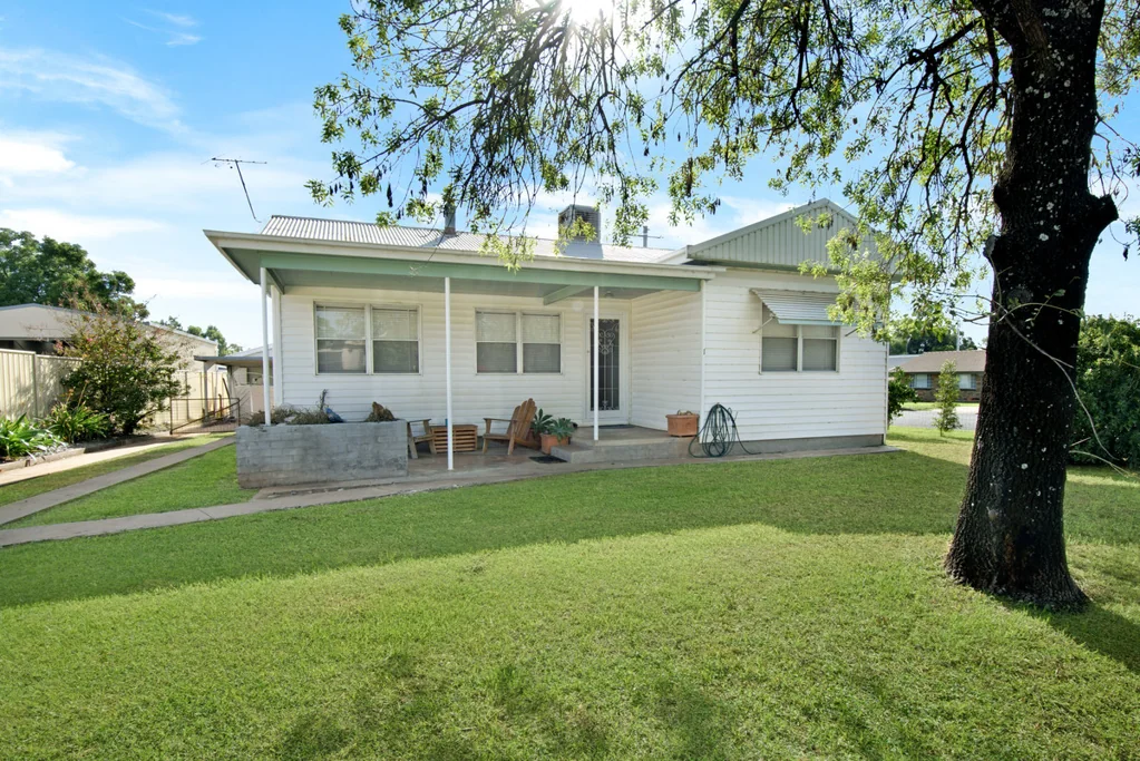 Gunnedah 2ਬੈੱਡਰੂਮ COSY CORNER COTTAGE ON LARGE BLOCK OF LAND
