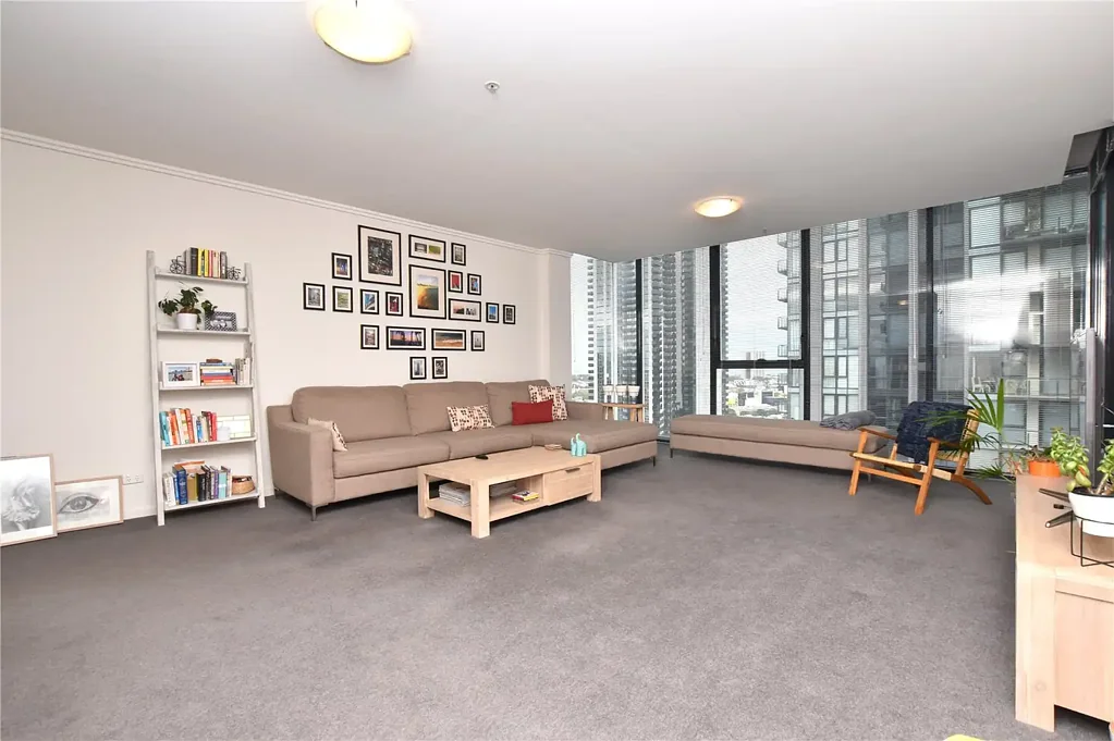 Unfurnished - Spacious two bedroom apartment on level 19!