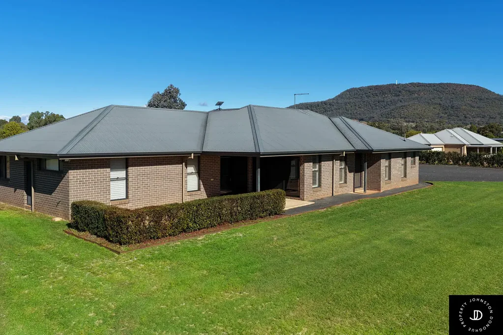 Gunnedah 4房  ACREAGE LIVING WITH IMPRESSIVE IMPROVEMENTS