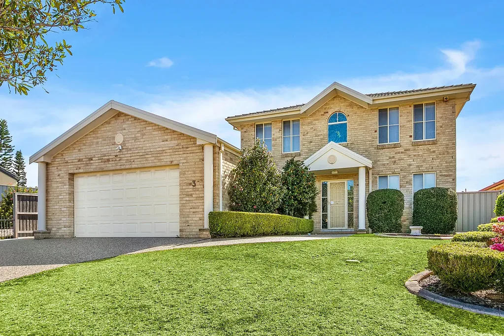 Spacious Family Home Close to Shell Cove Marina