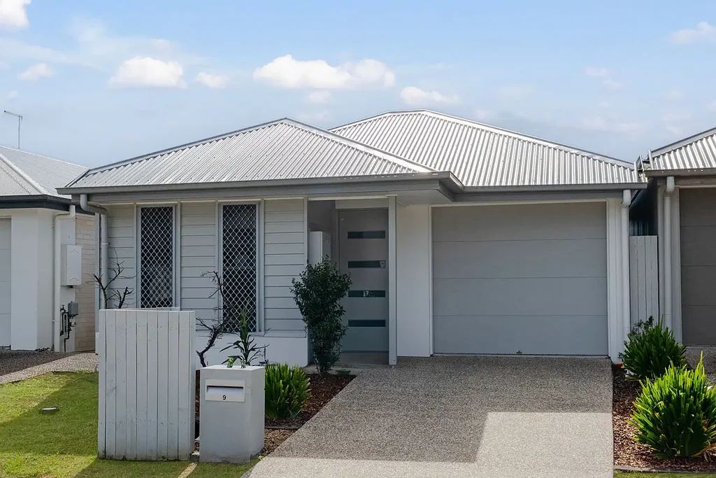 Morayfield 4房 四卧主卧带套  开放式布局  现代厨房电器  低维护庭院  便捷生活配套 Low-Maintenance Living with Big Appeal!