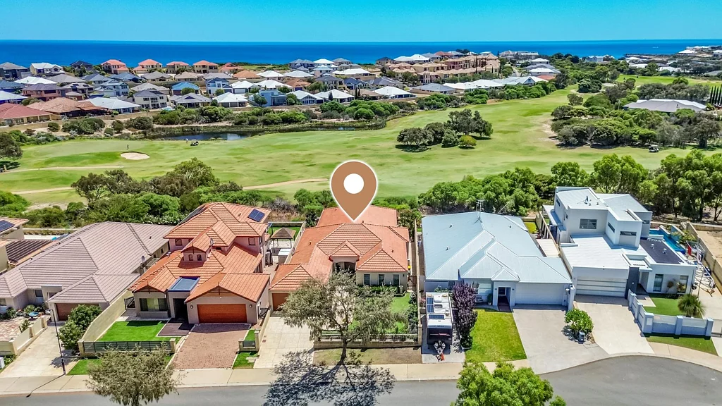 Dawesville 4房  Timeless elegance meets north-facing golf course views