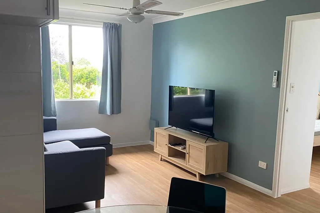 Fully Furnished Modern 2 bedroom Unit - close to Uni
