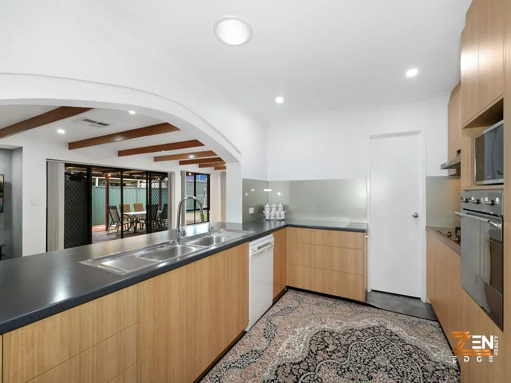 Maddington 4房  For Sale Spacious Family Home with Modern Comforts and Pool