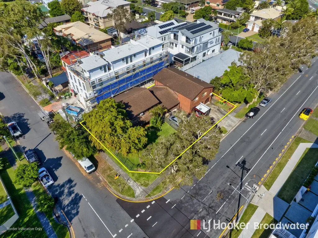 1/14 Milton Avenue & 2-4 / 413 Bayview Street, Paradise Point, QLD 4216