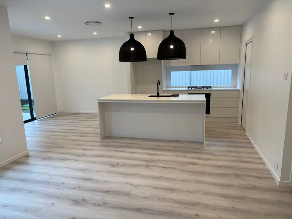 Gregory Hills 3침실 Modern House in the heart of Gregory Hills with rental return