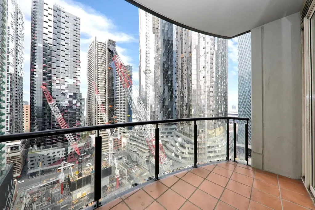 Central 2 bedroom abode with car park