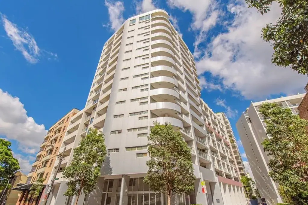 Fully Furnished 2-Bedroom Apartment with Secure Parking in the Heart of Ultimo