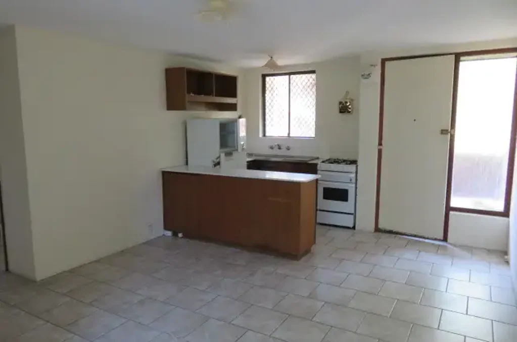Unfurnished 2 bedroom Unit