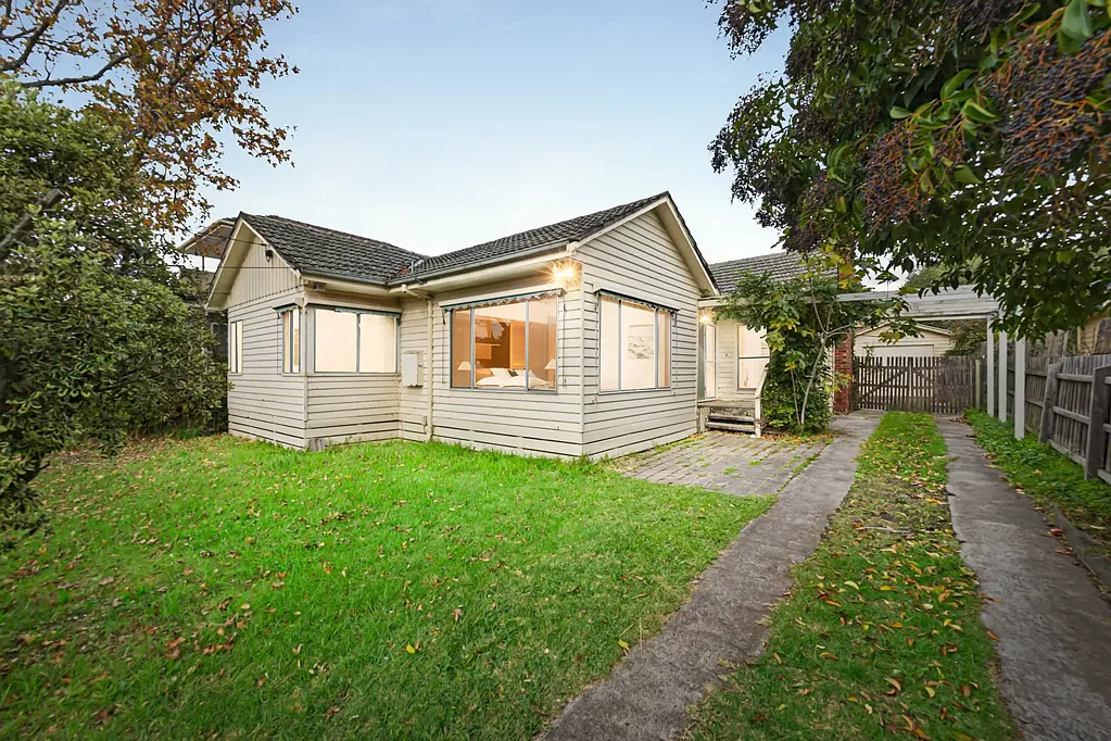 Burwood 4ਬੈੱਡਰੂਮ Prime Burwood Opportunity on a Large Allotment with No Easement