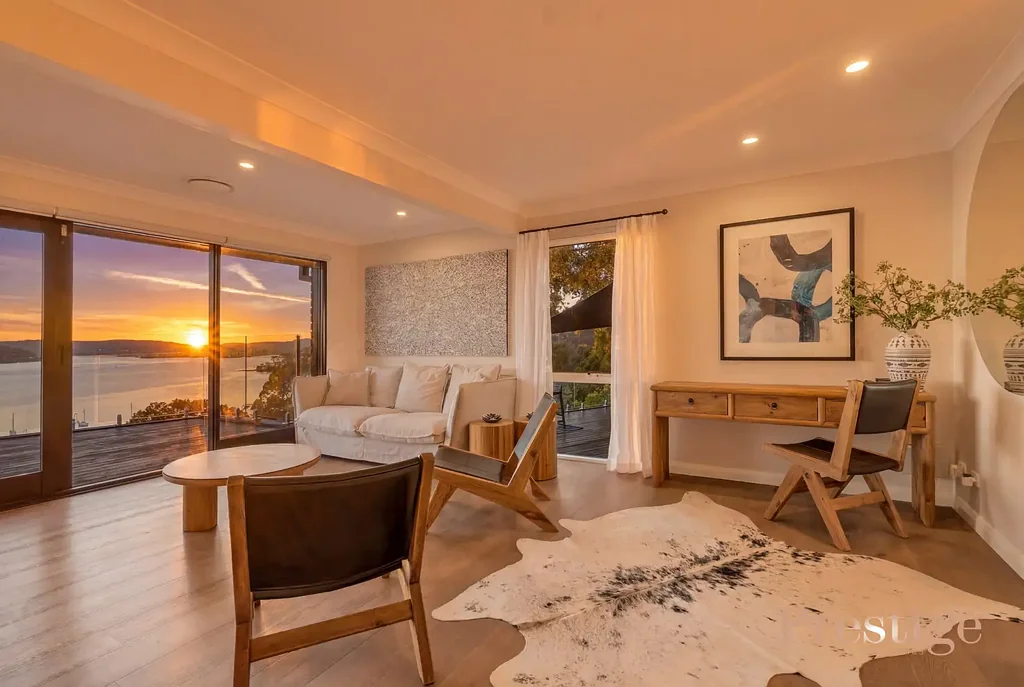 Tascott 4Habitaciones A Split-Level Masterpiece Embracing 180° Water Views