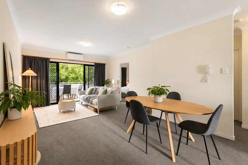 Ascot 2 Bedroom Top-Floor Ascot Living with Dual Balconies