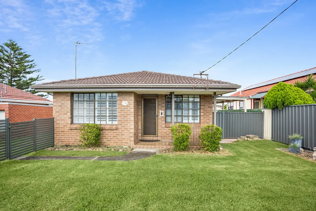 Warilla 2 Bedroom Only two in the complex – steps from the surf