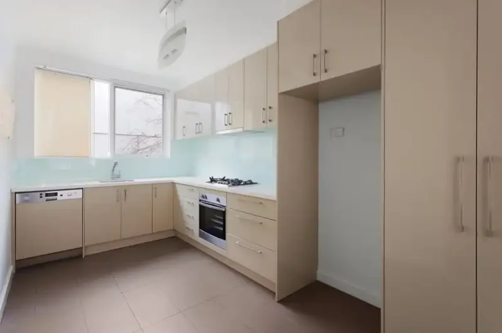 Charming 2-Bed Apartment in Heart of St Kilda – Stylish & Convenient Living | FLARE REAL ESTATE