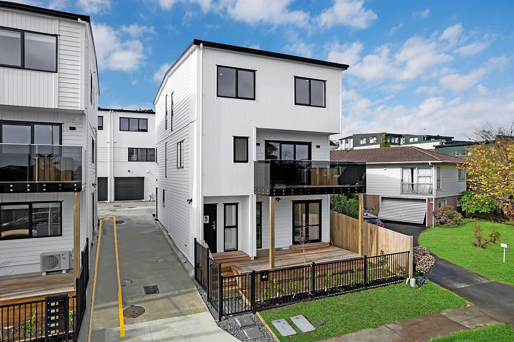 Highland Park 3chambre Brand New Townhouse Prime Highland Park Location!