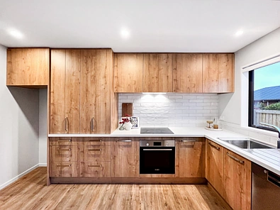 Modern Comfort on Amyes Road!