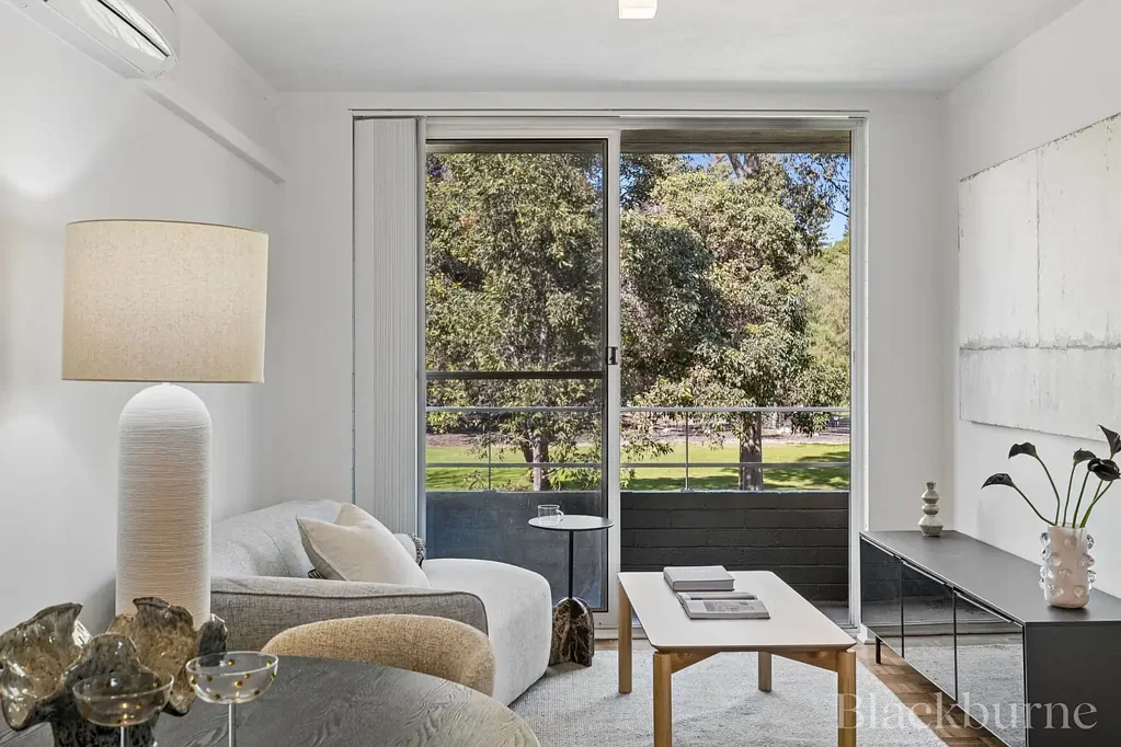 Subiaco 1房  Wake Up to Mueller Park – A Subiaco One-Bedroom Gem