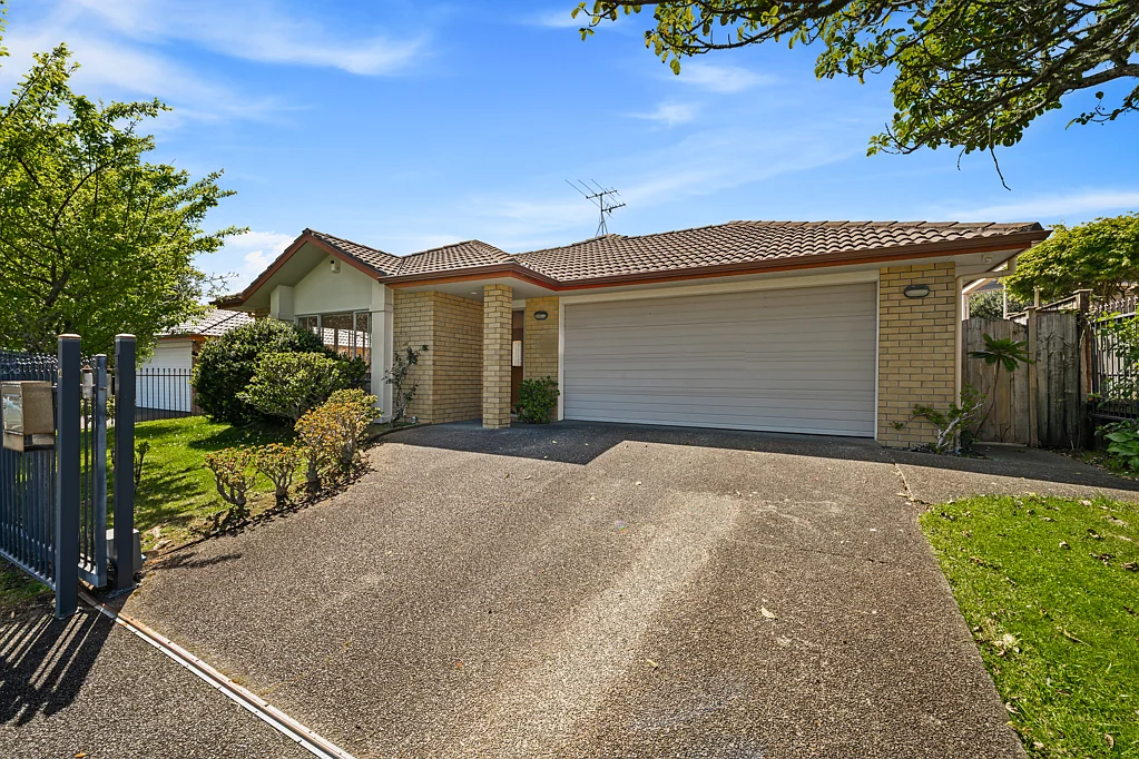 12 Richfield Crescent, Westgate, Waitakere City, Auckland