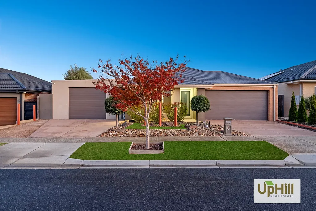 32 Trainers Way, Clyde North, VIC 3978