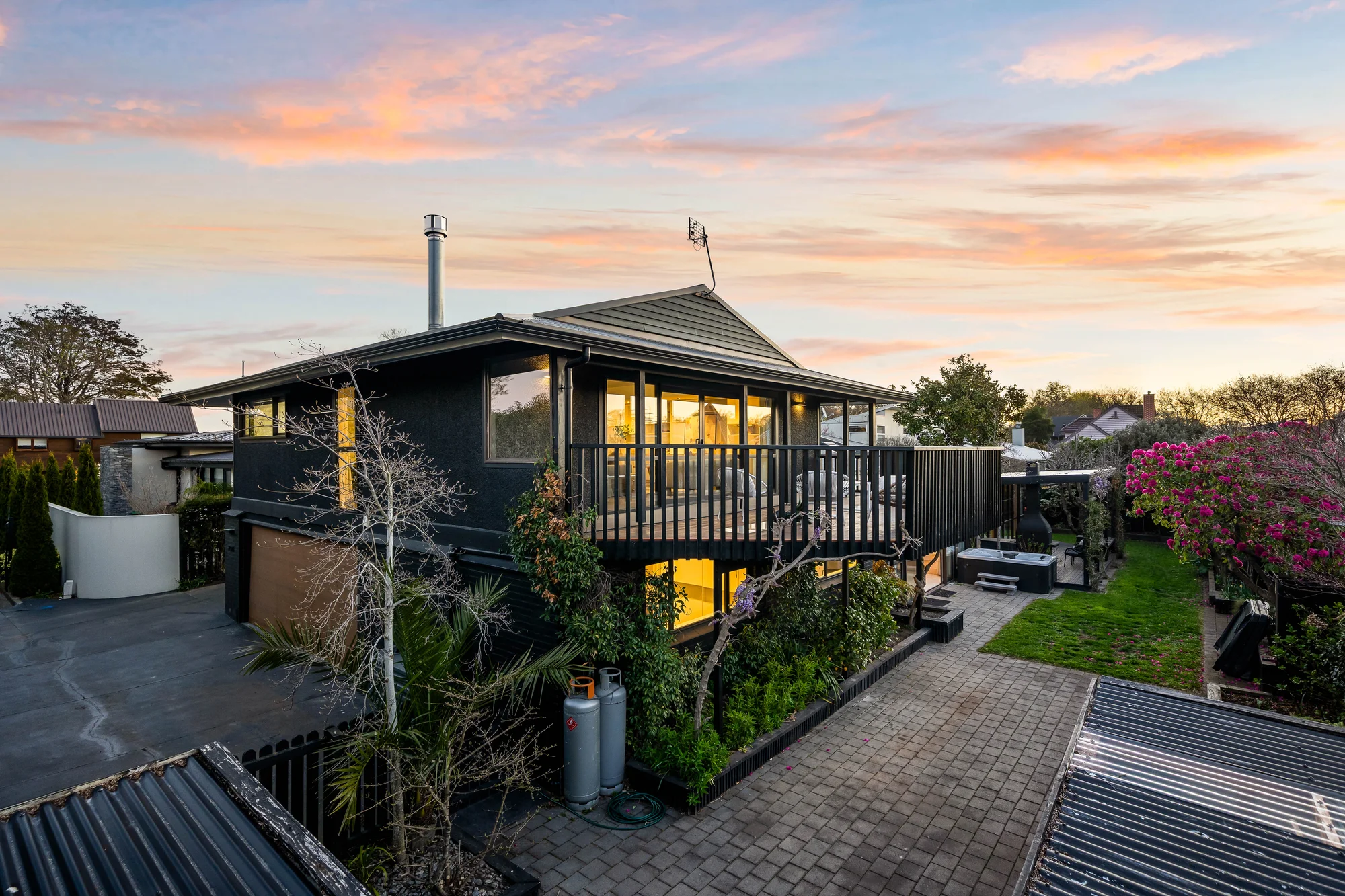 Fendalton 4Moenga Space, Style & Location