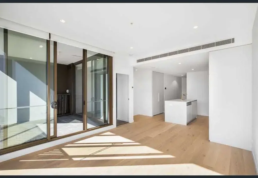 Quiet & Timber Floor & Open Balcony & 'Park One' & 1-Min Walk to Shopping Centre & 3-Mins to Metro & MQU