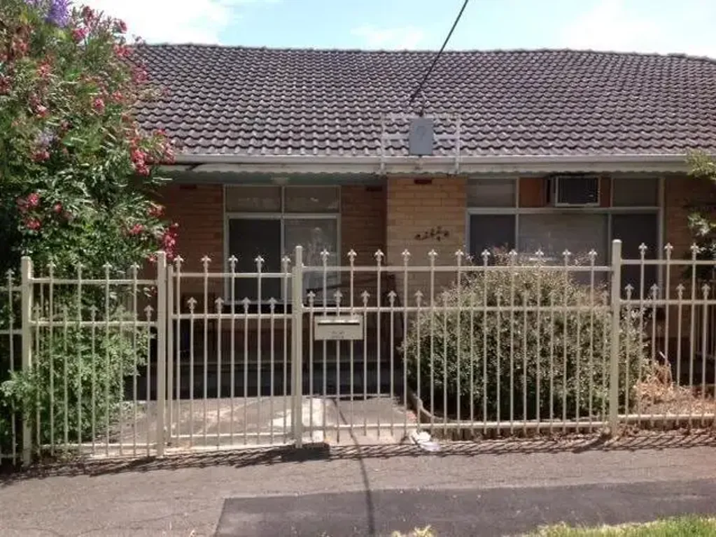 VERY QUIET GROUP - 1 BEDROOM UNIT