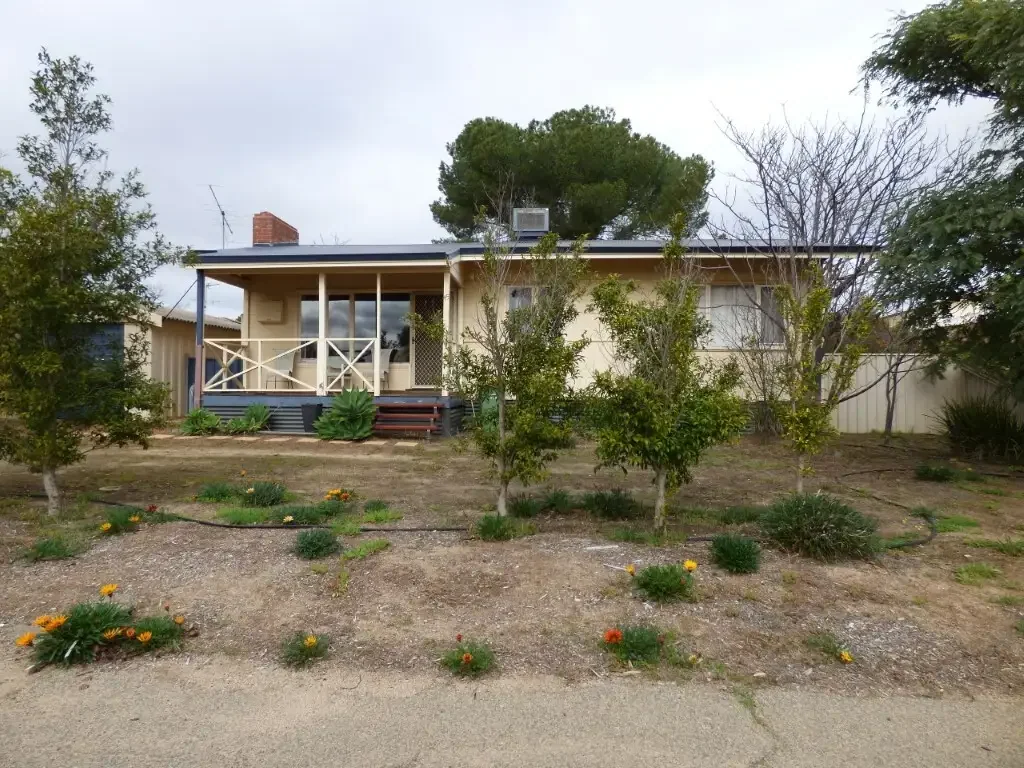 Merredin 4部屋 3 Bedroom plus sleepout