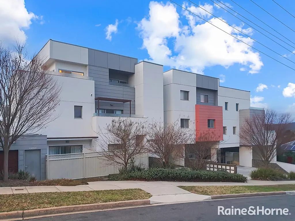 Crestwood 1房  Modern one bedroom living with North facing views & investment appeal