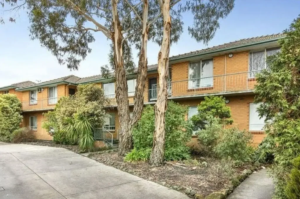 Caulfield South 1 Slaapkamer Bright, Well-Located One-Bedroom Apartment with Parking