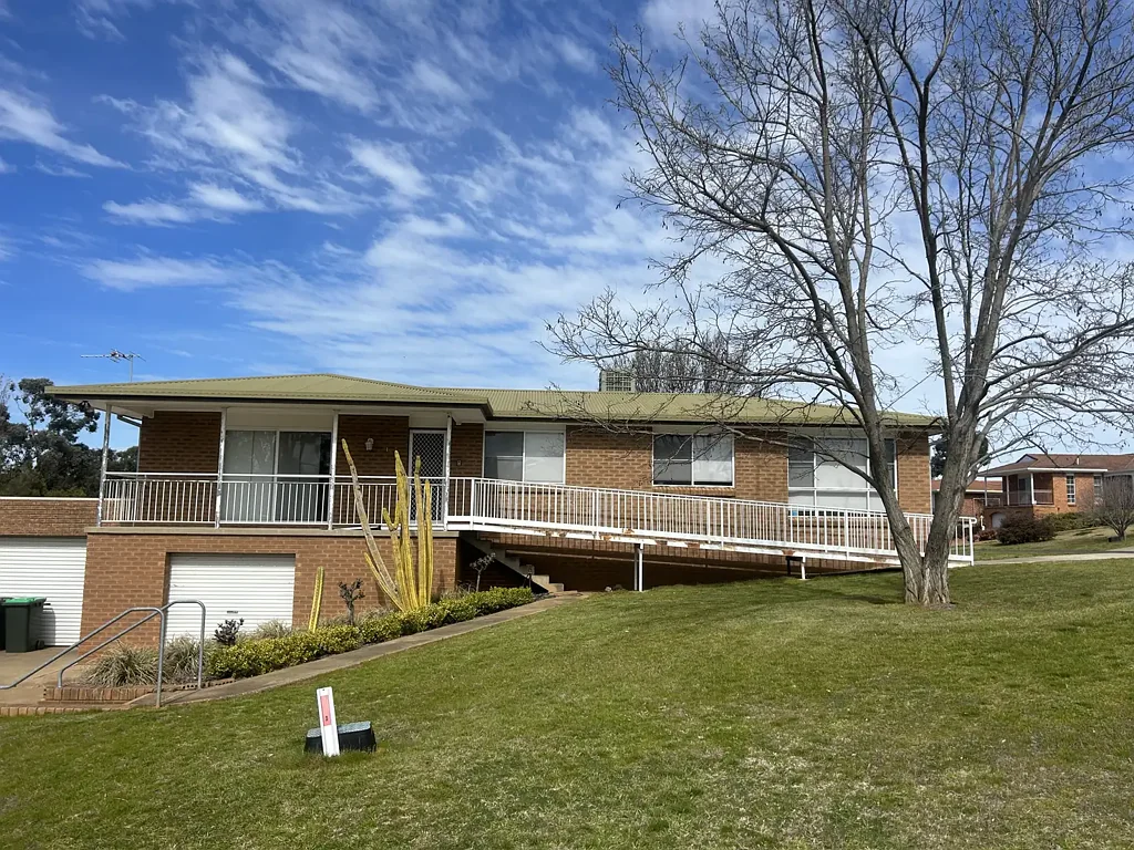 FAMILY HOME IN QUIET LOCATION