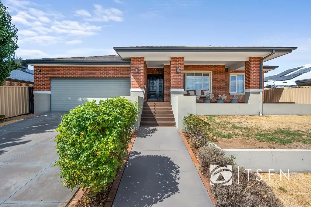 Strathfieldsaye 4ห้องนอน Quality in a privileged parkside position
