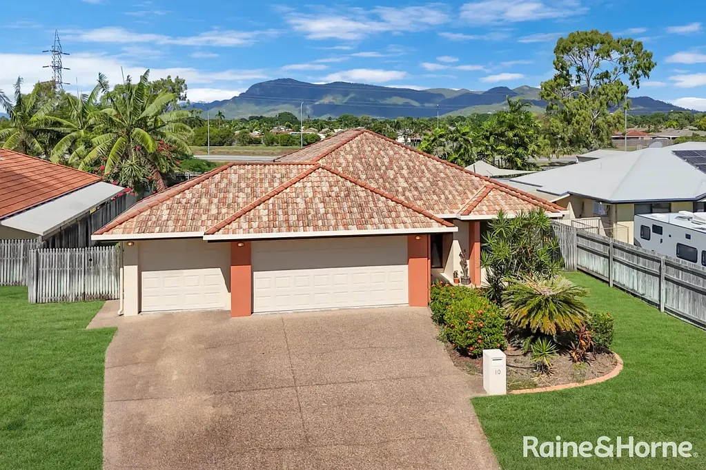 Mount Louisa 4 Bedroom A Beautiful Family Home in Greenview Estate - Space, Style & Serenity