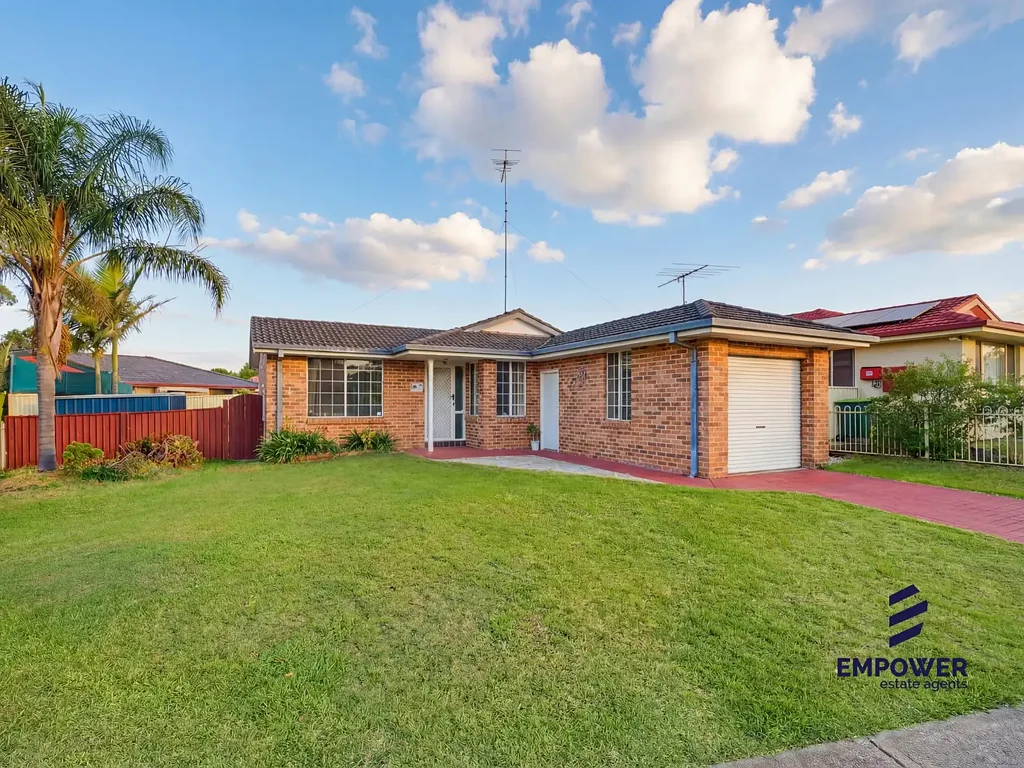 Minto 3Moenga Looking for Space, Location & Value? This Home Has It All!