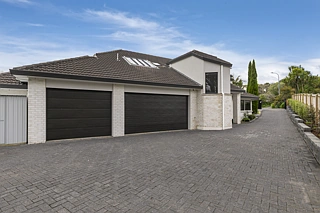 19 Santa Cruz Drive, Shamrock Park, Manukau City