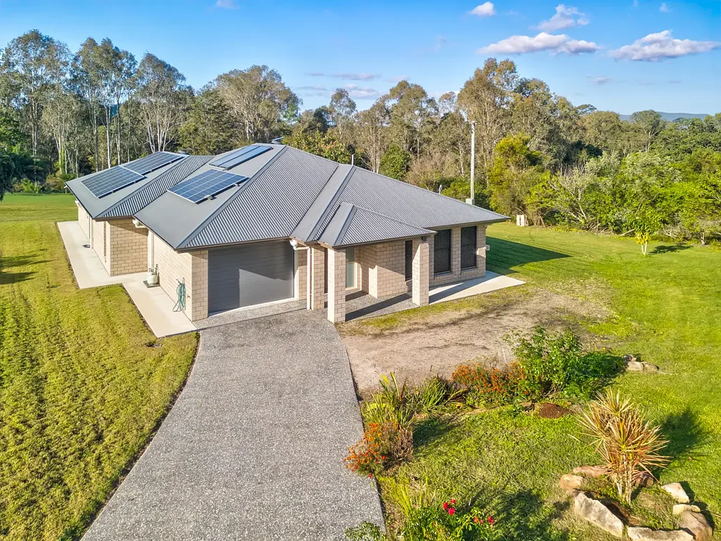 Royston Modern 3.35 Acre Retreat with Beautiful Creek ⭐