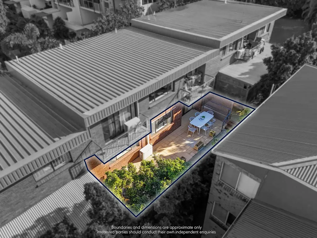 Coorparoo 2 Bedroom Spacious Ground Floor Apartment with Huge Private Courtyard & Secure Lock-Up Garage