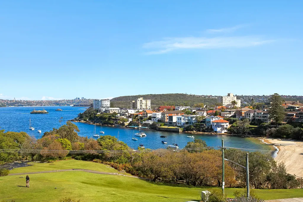 Manly 3 Bedroom Penthouse-like beachside gem with knockout views